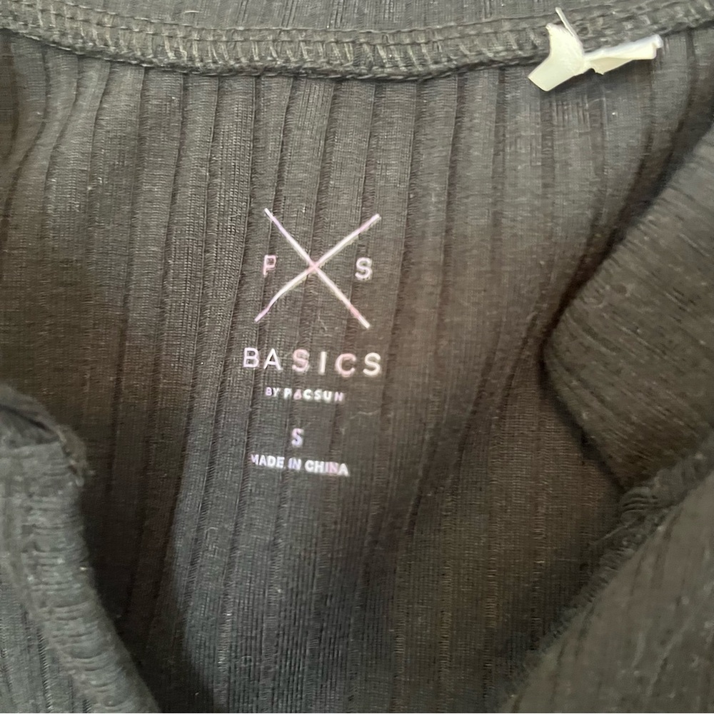PacSun Black Ribbed Crop Top - Picture 3 of 3